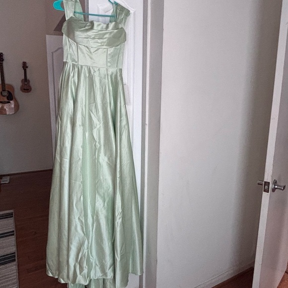Witness of Love, Elegant Green Satin Dress, Size 10 - Prom, Wedding, Formal - Picture 2 of 4